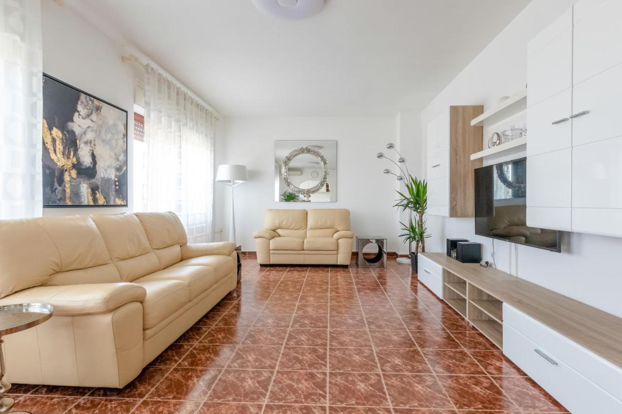 Apartments Zdenka ロヴィンスコ・セロ エクステリア 写真
